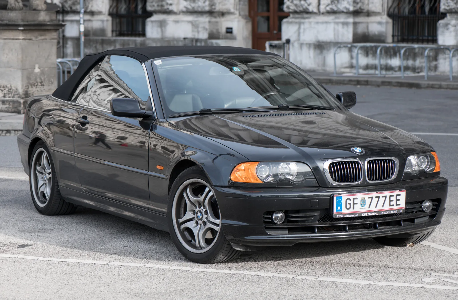A BMW E46 cabriolet photographed from the front three-quarter angle