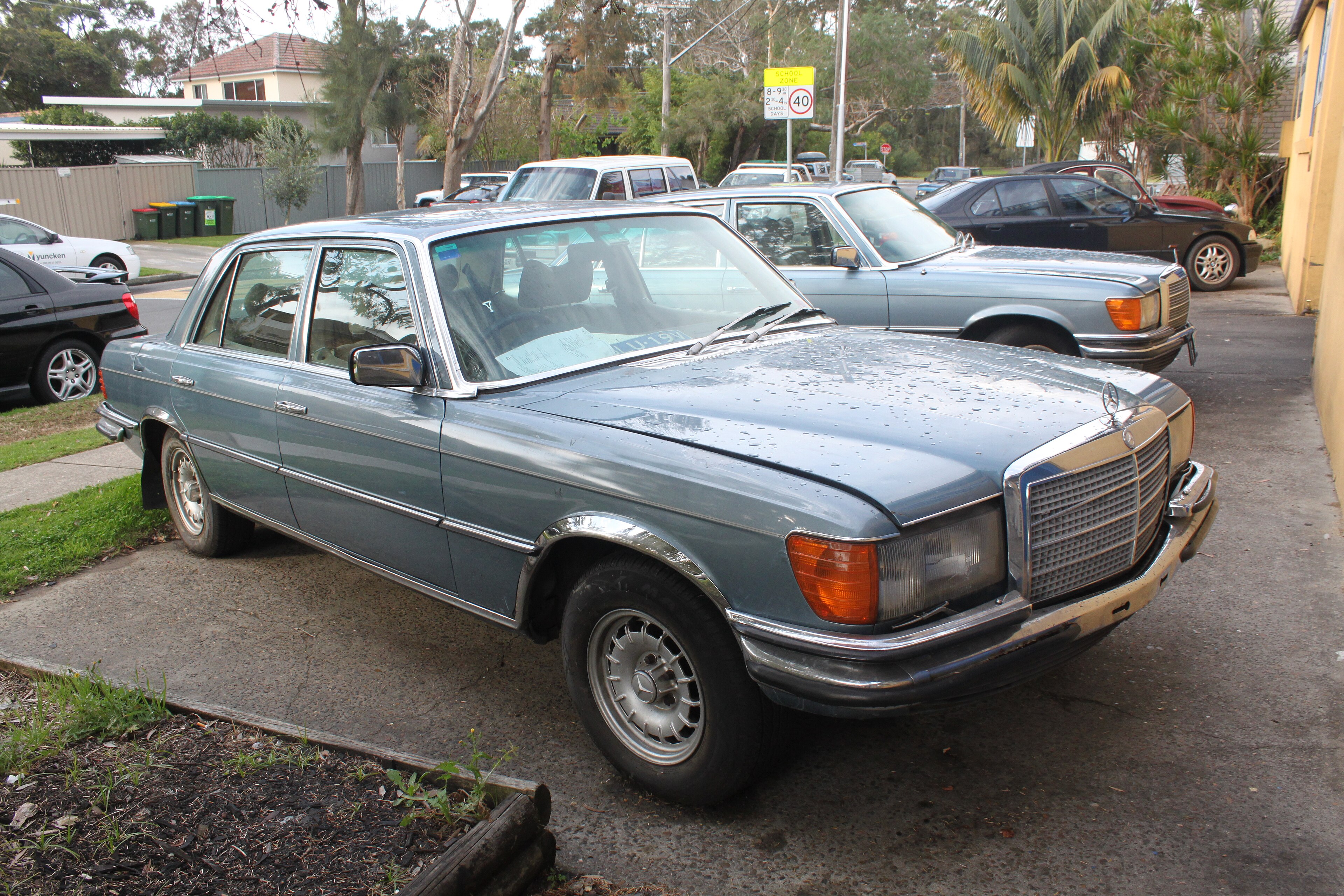 Support visual for Mercedes-Benz 300SEL 6.3 versus 450SEL 6.9